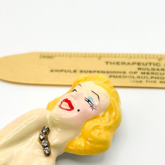 Signed 1988 Marilyn Monroe Brooch Hand Painted Clay Embellished with Crystals - Picture 7 of 7